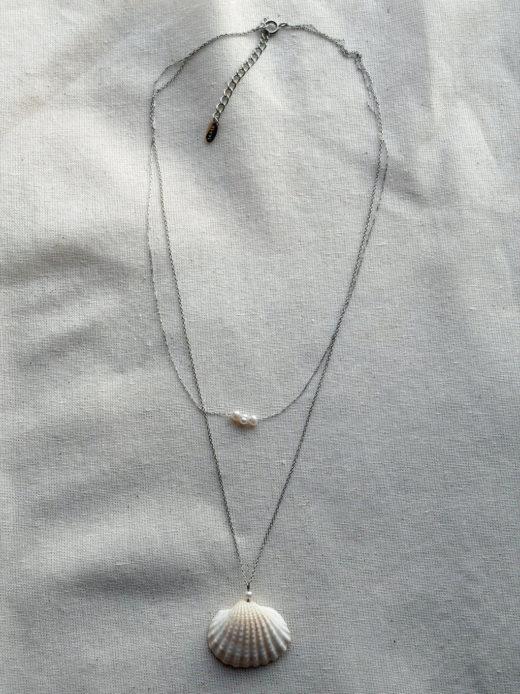 Double Chain Shell With The Pearls