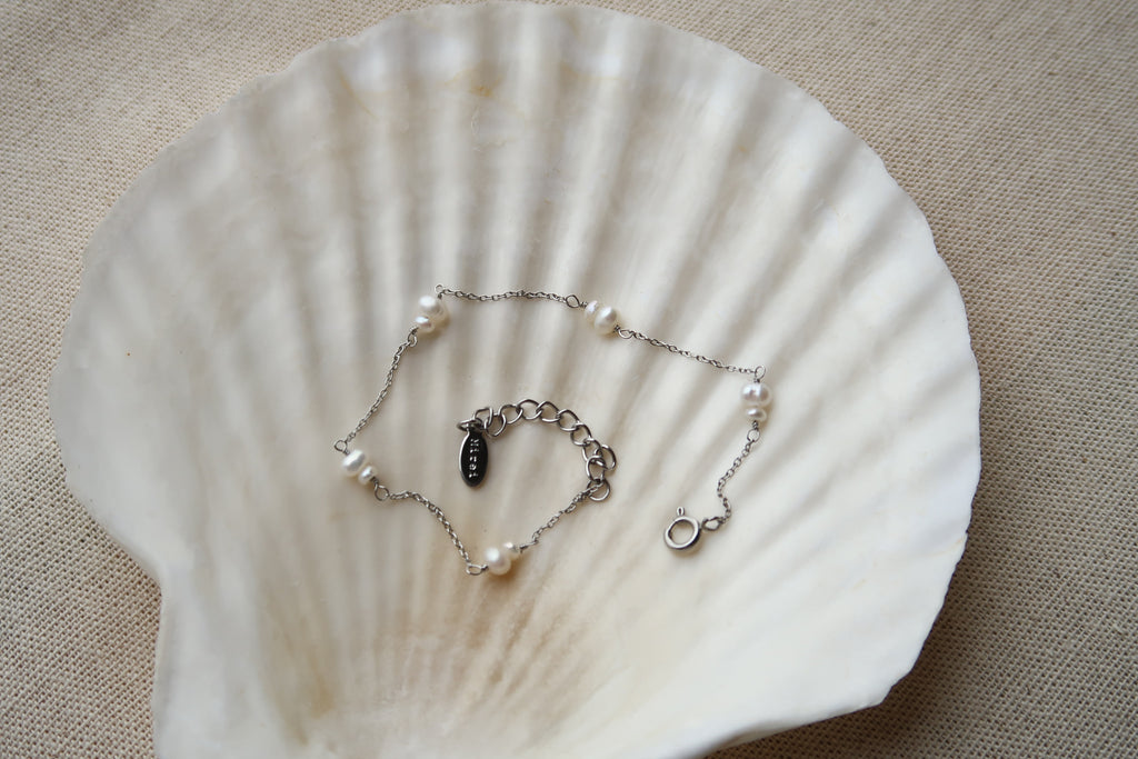 mini mini pearl bracelet