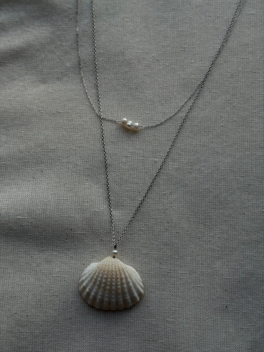 Double Chain Shell With The Pearls